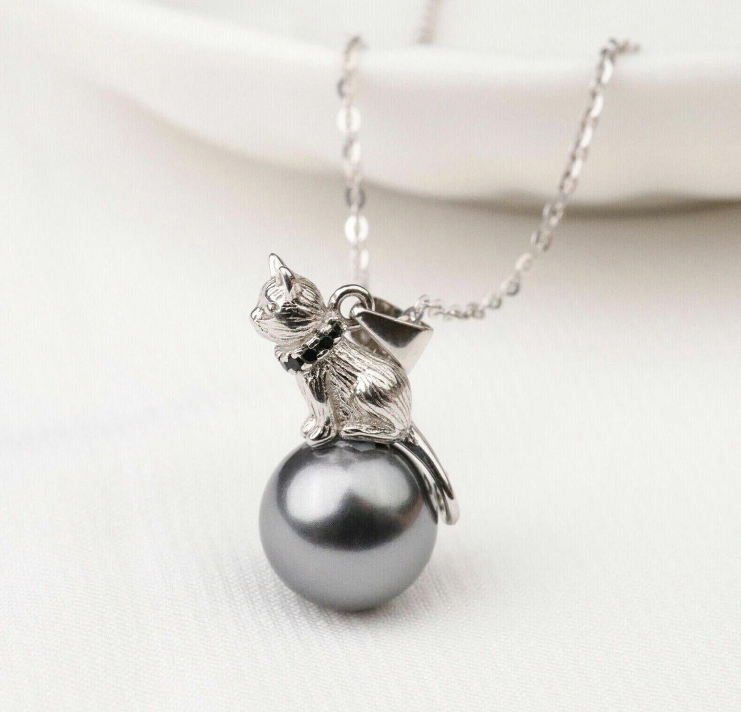 ^ Black Cat Pearl Necklace