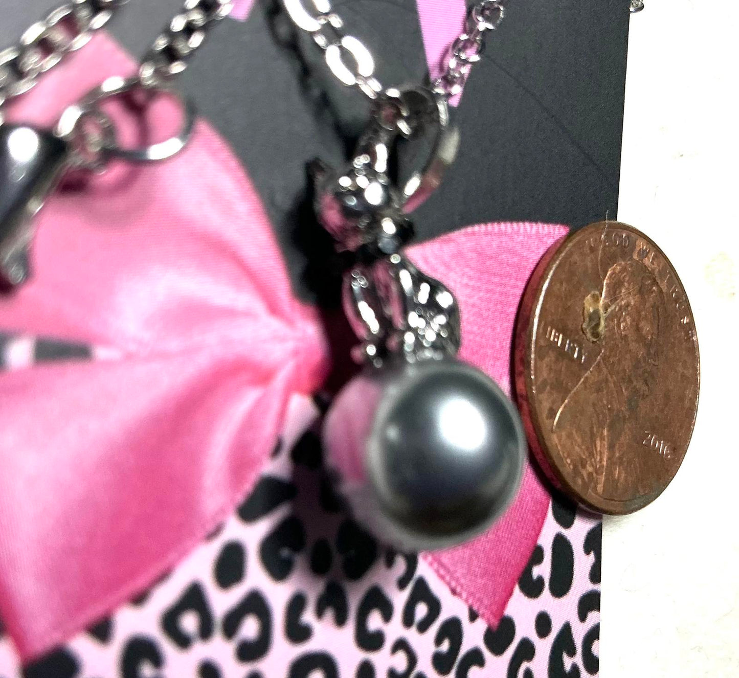 ^ Black Cat Pearl Necklace