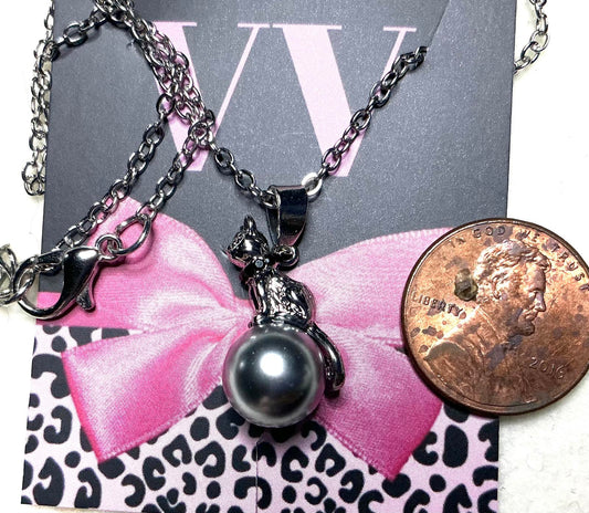 ^ Black Cat Pearl Necklace