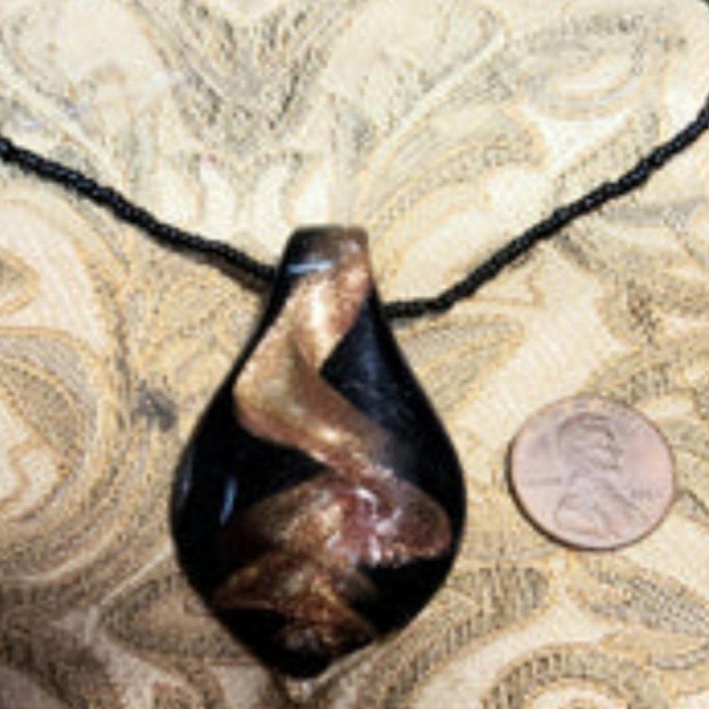 V Kite Necklace vv