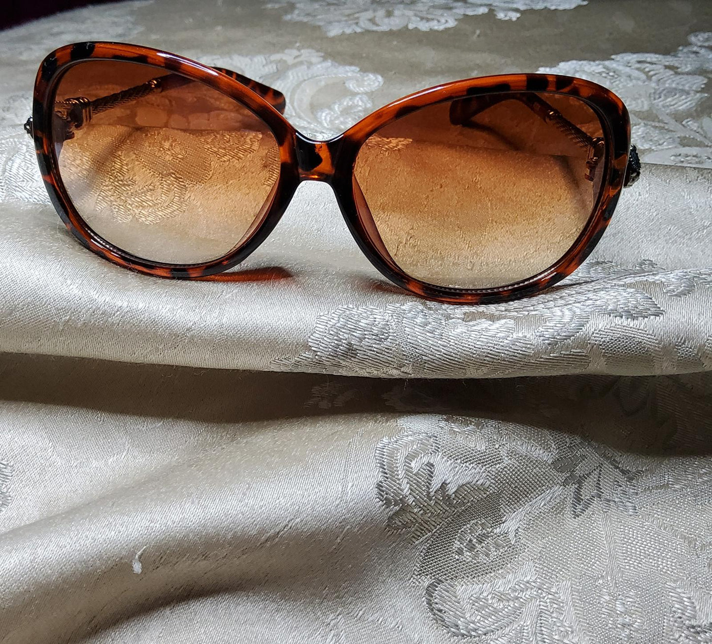 NWT Wild Pair Sunglasses