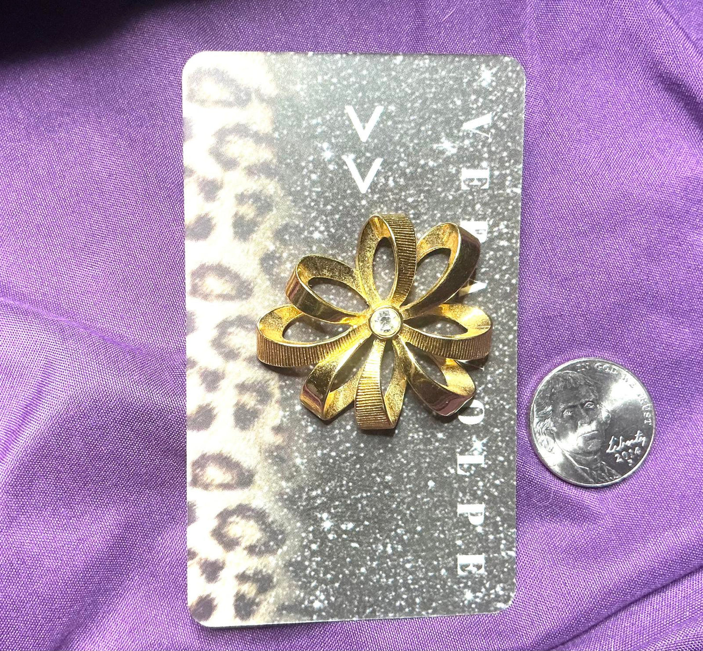 € Pin Flower Brooch filled