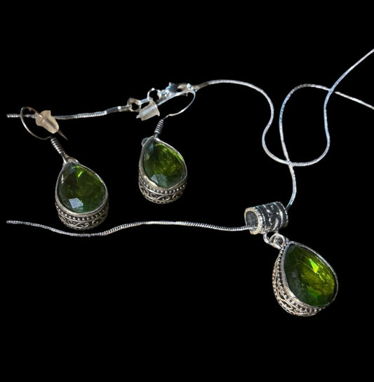 ^ Perfect Peridot Necklace & Earrings Set.