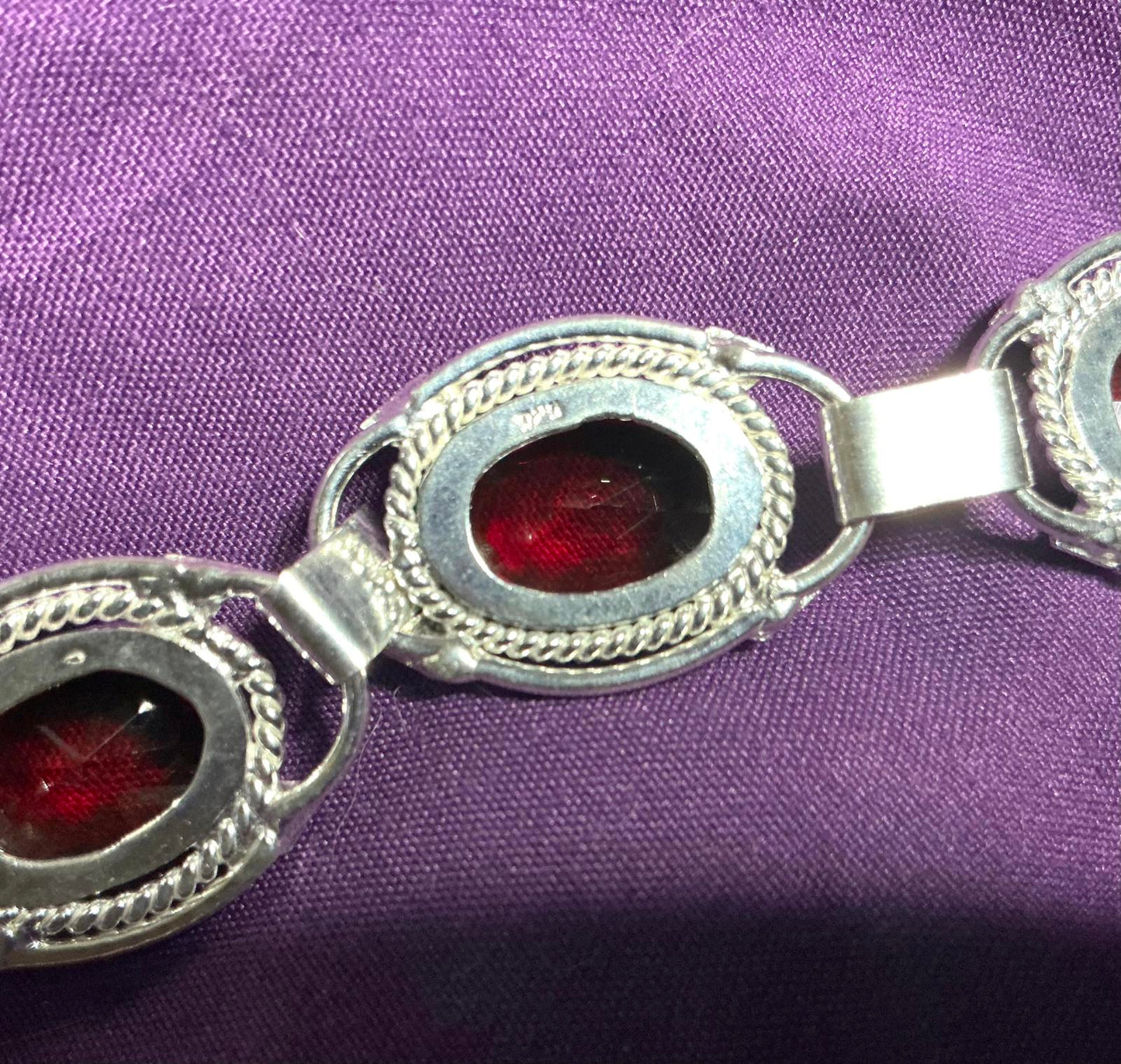 // Gorgeous Vera Volpe Crimson Bracelet